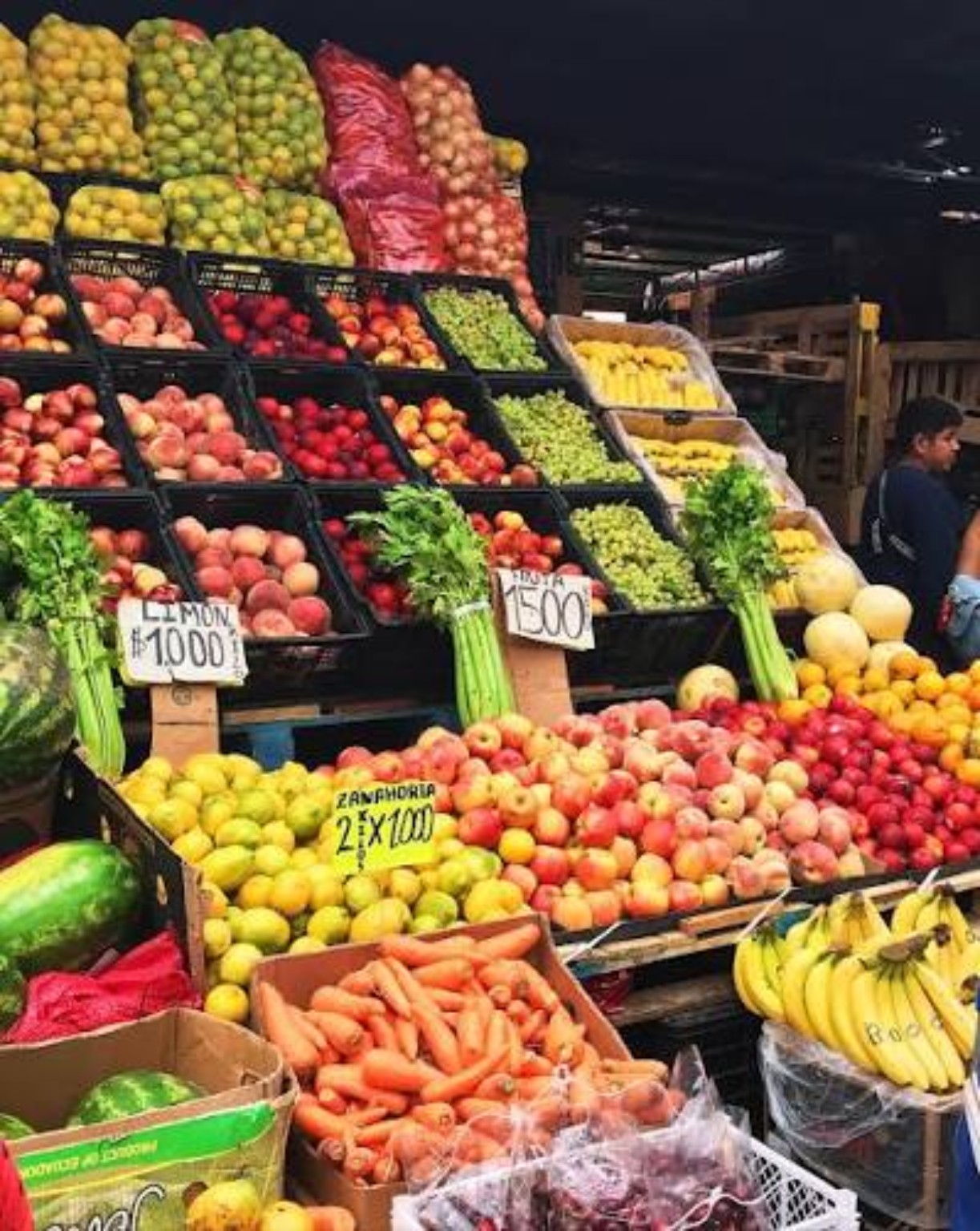 Cajones de frutas, cítricos y hortalizas en La Vega